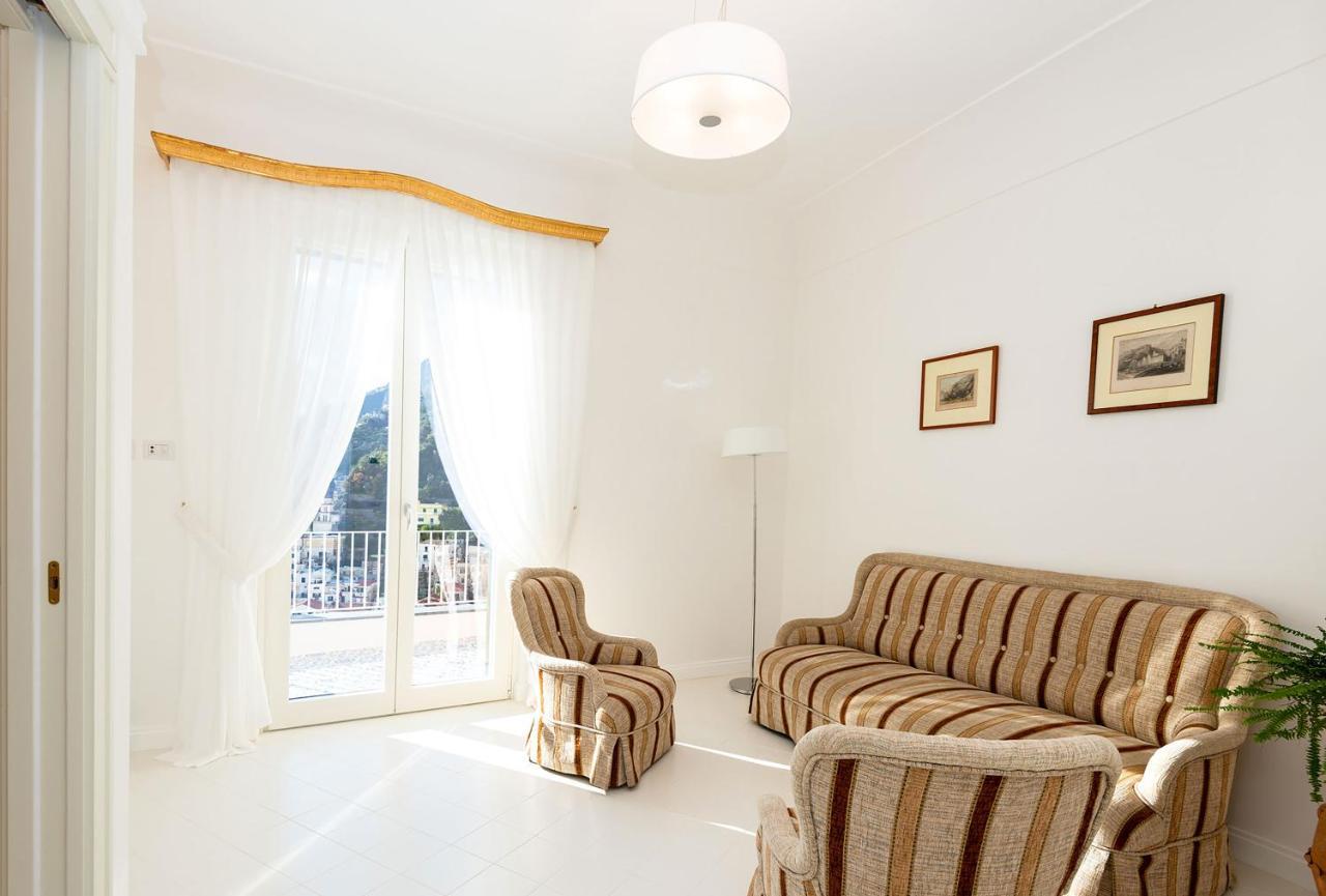 Amore Rentals - Palazzo Della Storia Amalfi Exterior photo